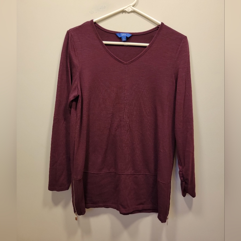 Apt. 9 Size Medium Purple Long Sleeve Lightweight V- Neck Sweater